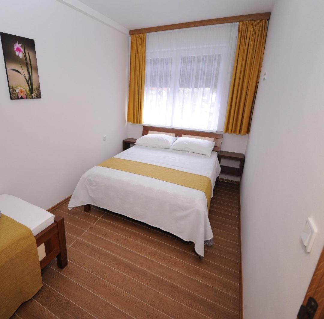 Hotel Rafaelo Bosanska Dubica Exteriör bild
